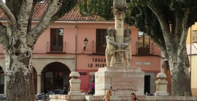 Fuente de los Niños plaza del Grano