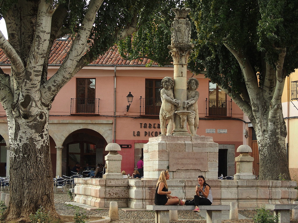 Fuente de los Niños plaza del Grano