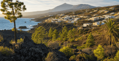 Paisaje volcánico y costa de las Islas Canarias